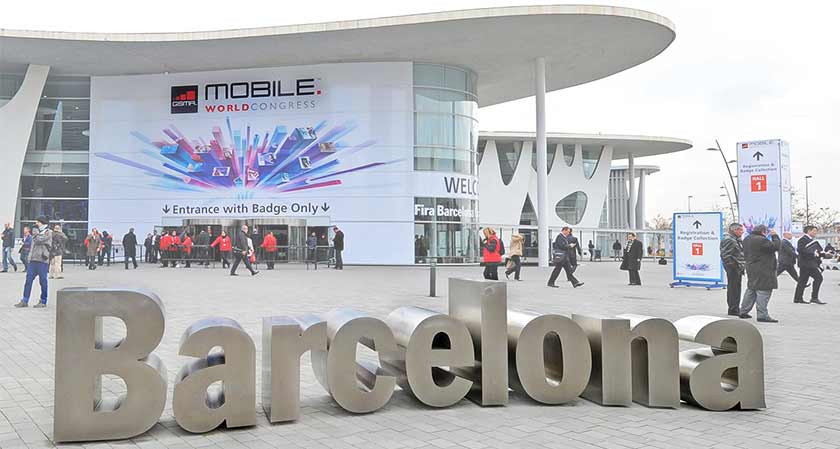 Samsung showers surprises at Mobile World Congress