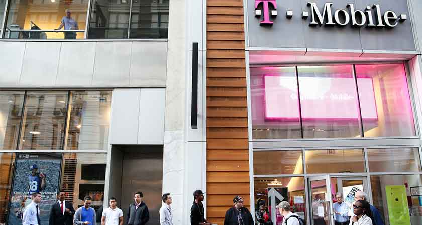 Woman expresses infuriation against the nearest T- mobile store!